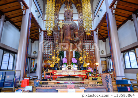 Azabu Daikannon (standing statue of the eleven-faced Kannon Bodhisattva) at the Kannon Hall of Hasedera Temple, a branch temple of Eiheiji Temple, Minato Ward, Tokyo 133593864