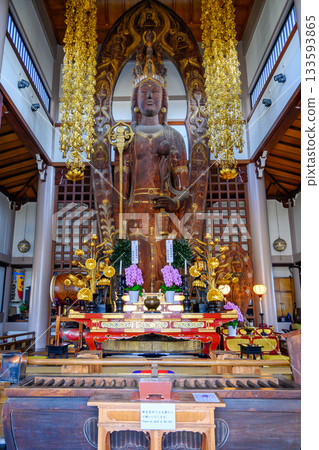 Azabu Daikannon (standing statue of the eleven-faced Kannon Bodhisattva) at the Kannon Hall of Hasedera Temple, a branch temple of Eiheiji Temple, Minato Ward, Tokyo 133593865