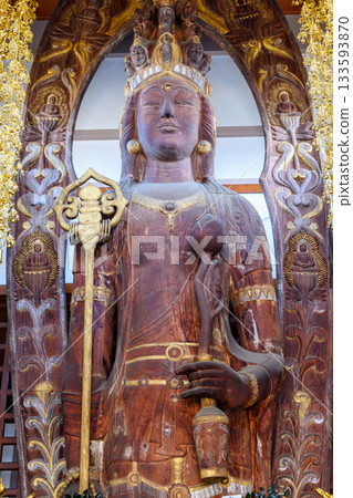 Azabu Daikannon (standing statue of the eleven-faced Kannon Bodhisattva) at the Kannon Hall of Hasedera Temple, a branch temple of Eiheiji Temple, Minato Ward, Tokyo 133593870