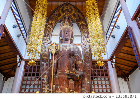 Azabu Daikannon (standing statue of the eleven-faced Kannon Bodhisattva) at the Kannon Hall of Hasedera Temple, a branch temple of Eiheiji Temple, Minato Ward, Tokyo Azabu Daikannon (standing statue of the eleven-faced Kannon Bodhisattva) at the Kannon Hall of Hasedera Temple, a branch temple of Eiheiji Temple, Minato Ward, Tokyo 133593871