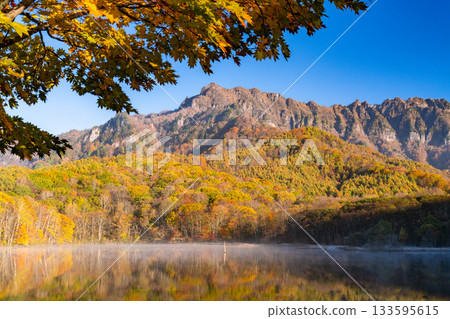 <長野縣> 黎明時的鏡池，秋色最盛時的戶隱 133595615