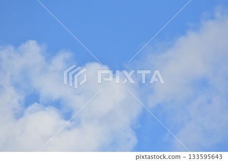  藍天和雲彩 133595643