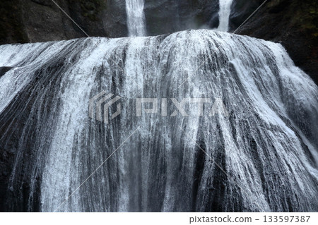 Romantic Ibaraki (Watching the water trickle down the side of a huge rock wall makes you forget the passage of time.) Fukuroda Falls Romantic Ibaraki (Watching the water trickle down the side of a huge rock wall makes you forget the passage of time.) Fukuroda Falls 133597387