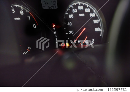 汽車儀表板 133597781