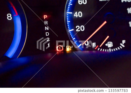 The meter panel and gas lamp light up when the car's headlights are on. 133597783