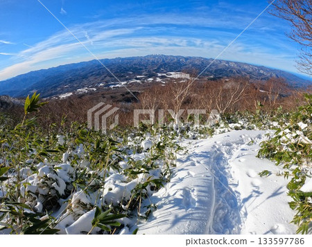 Shirakami Mountains seen from Mount Iwaki No. 8 in winter 133597786