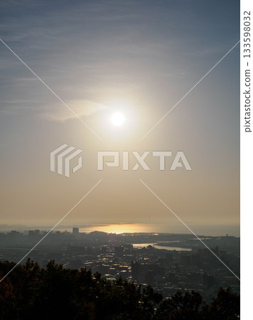 Early morning view of Kobe city and Osaka Bay from Mount Hokura in Higashinada Ward, Kobe City 133598032