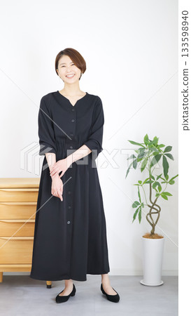 女裝秋冬時尚搭配全身(肖像) 女裝秋冬時尚搭配全身(肖像) 133598940