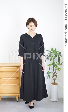 女裝秋冬時尚搭配全身（肖像） 133598941