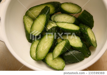 鹹黃瓜 133599369