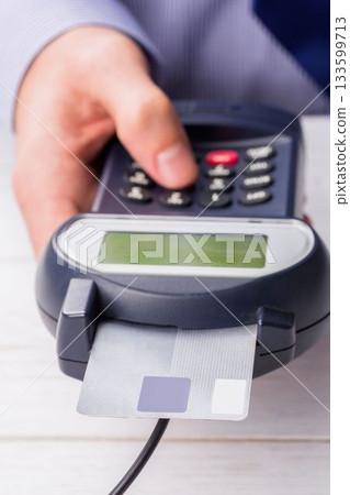 Man paying with credit card 133599713