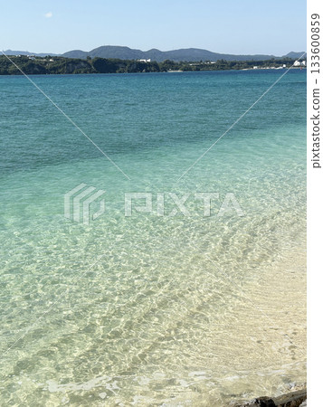 沖繩古利島上碧綠的古利海灘 133600859
