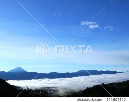 Sea of clouds and blue sky seen from the top of the mountain Sea of clouds and blue sky seen from the top of the mountain 133602122
