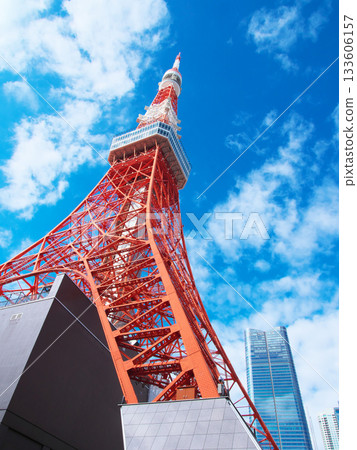 Tokyo Tower and Azabudai Hills Cityscape (November 2025) 133606157