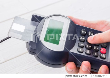 Man paying with credit card 133606938