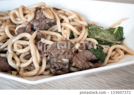 Beef fried noodles (牛焼きそば) 133607372