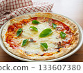 Pizza Margherita 133607380