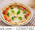 Pizza Margherita 133607382
