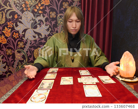 我最喜歡的算命先生/塔羅牌占卜師 133607468