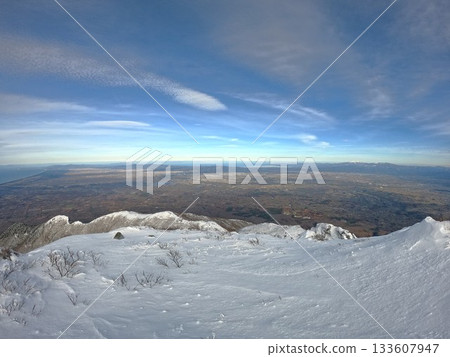 冬季從岩城山頂眺望津輕半島和夏泊半島 冬季從岩城山頂眺望津輕半島和夏泊半島 133607947
