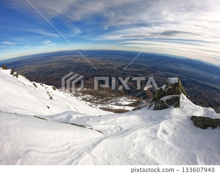 冬季從岩木山頂看弘前市的城市景觀 冬季從岩木山頂看弘前市的城市景觀 133607948