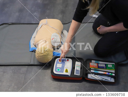 BLSD Defibrillator use course. first aid course - company safety - cardiac massage - Basic Life Support BLSD Defibrillator use course. first aid course - company safety - cardiac massage - Basic Life Support 133609738