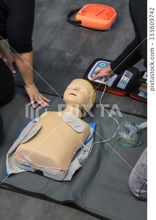 BLSD Defibrillator use course. first aid course - company safety - cardiac massage - Basic Life Support BLSD Defibrillator use course. first aid course - company safety - cardiac massage - Basic Life Support 133609742