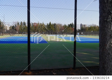 設有網球場的公園 133610214
