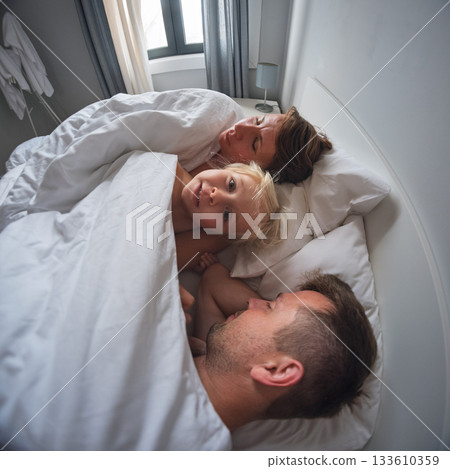 Little 4 year old girl waking up her parents in the morning  133610359