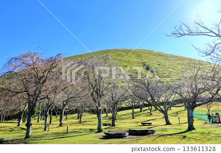 The early autumn winds of Mt. Omuro The early autumn winds of Mt. Omuro 133611328