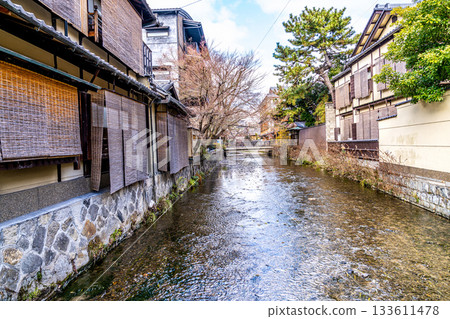 [Important Preservation District for Groups of Traditional Buildings] Gion-Shinbashi: Winter Streetscape and Shirakawa River Scenery 6, Higashiyama Ward, Kyoto City, Kyoto Prefecture 133611478