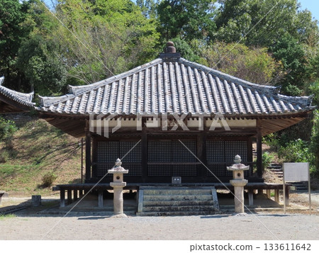 National Treasure Jodo-ji Temple, a temple built at the beginning of the Kamakura period in Ono City, Hyogo Prefecture, and its Kaisan-do temple, a prefectural cultural property National Treasure Jodo-ji Temple, a temple built at the beginning of the Kamakura period in Ono City, Hyogo Prefecture, and its Kaisan-do temple, a prefectural cultural property 133611642