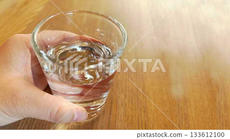 一杯水(右側) 一杯水(右側) 133612100