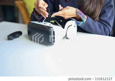 woman, VR, headset 133612127