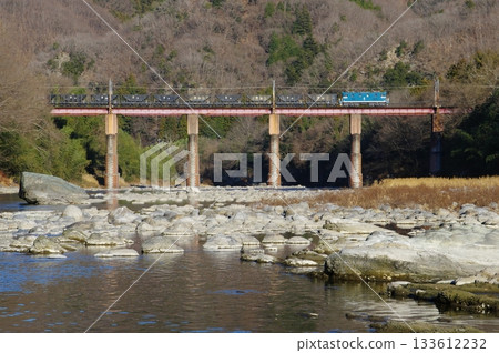 A freight train crossing the Arakawa Bridge on the Chichibu Railway A freight train crossing the Arakawa Bridge on the Chichibu Railway 133612232