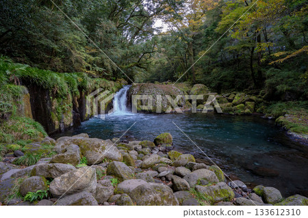 菊池谷的黎明瀑佈景色 菊池谷的黎明瀑佈景色 133612310