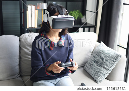 woman, VR, headset 133612381