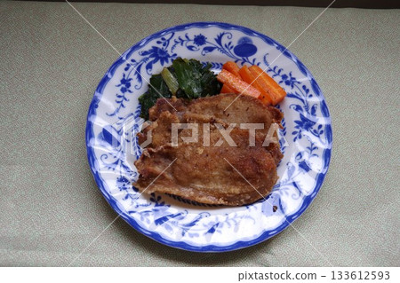 sauteed pork 133612593