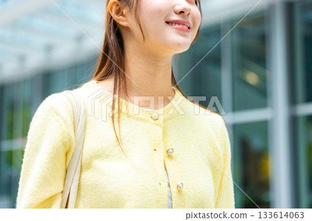 A young lady walking in the city 133614063