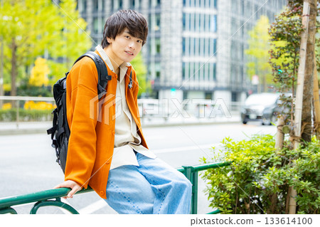 Young men's portrait 133614100