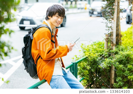 有智能手機的男人 133614103