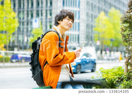 有智能手機的男人 133614105