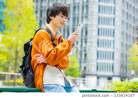 有智能手機的男人 133614107