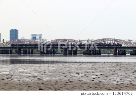 從淀川公園看到的阪急電鐵（大阪府大阪市淀川區） 133614762