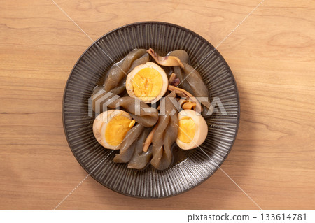 魷魚、蒟蒻和雞蛋燉菜 133614781