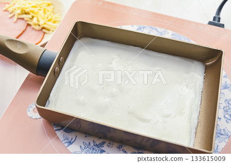 Toast the wrap dough 133615009