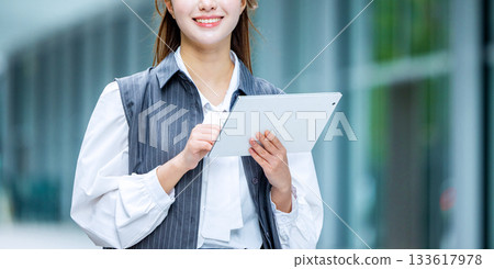 Business woman with tablet Business woman with tablet 133617978