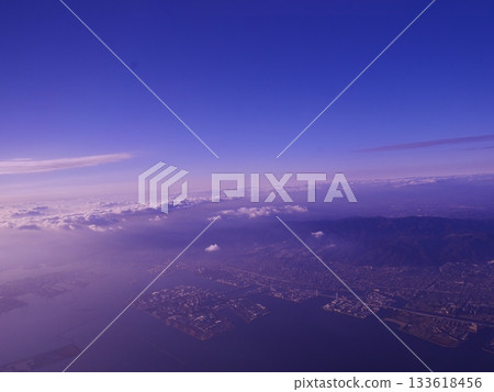 在蔚藍的天空之上 133618456