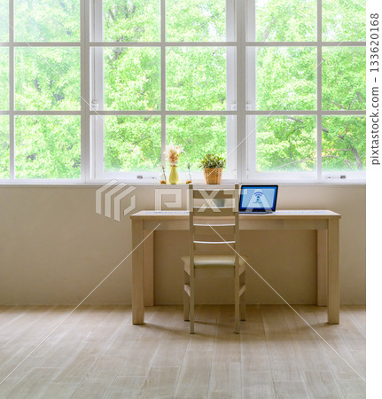 Room with desk 133620168