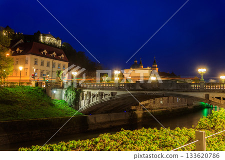 Night view of Dragon bridge over the Ljubljanica river in Ljubljana, Slovenia 133620786